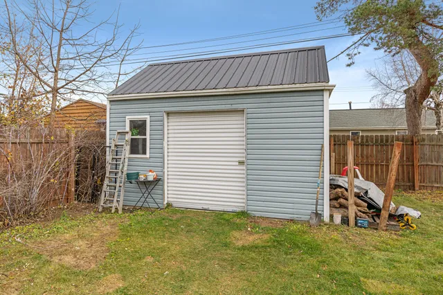 $189,000 | 957 Macarthur Drive, Manitowoc, WI 54220