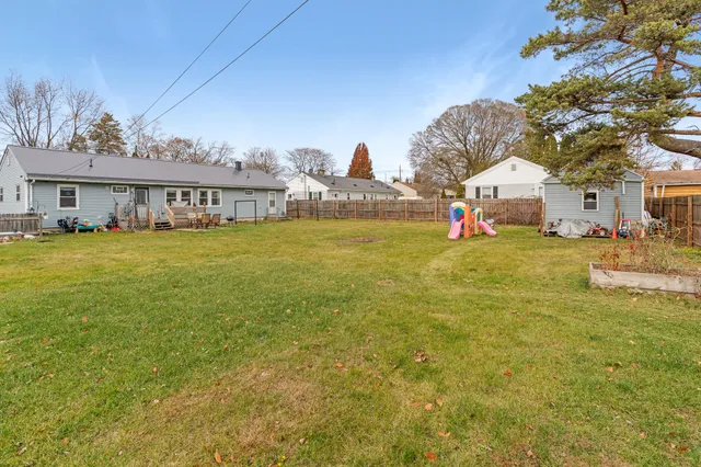 $189,000 | 957 Macarthur Drive, Manitowoc, WI 54220