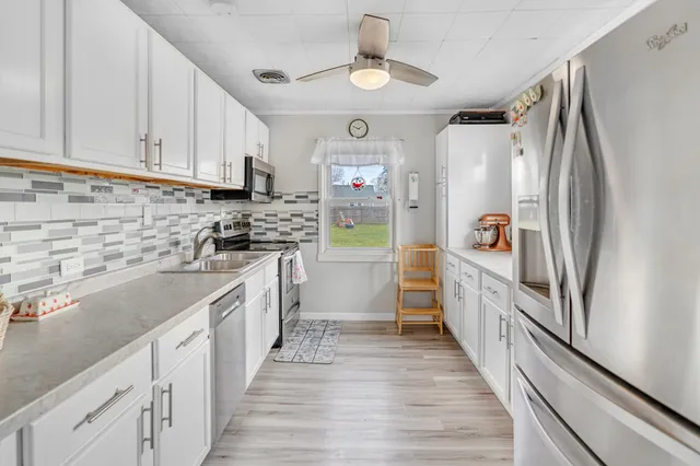 $189,000 | 957 Macarthur Drive, Manitowoc, WI 54220