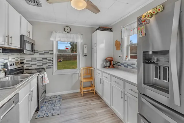 $189,000 | 957 Macarthur Drive, Manitowoc, WI 54220