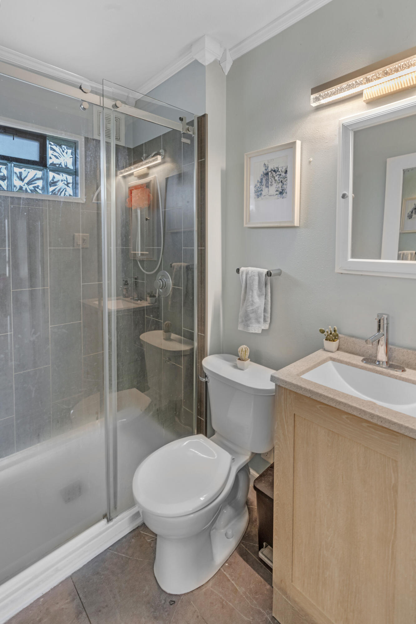 957 Macarthur Drive Manitowoc, WI 54220 - Photo 5 of 26 DSC01996