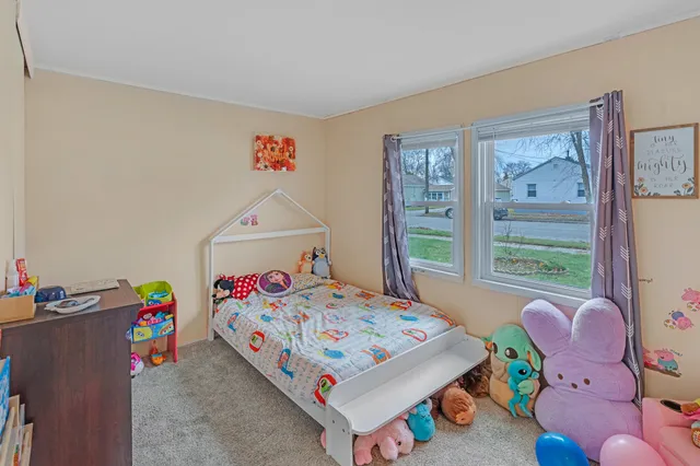 $189,000 | 957 Macarthur Drive, Manitowoc, WI 54220