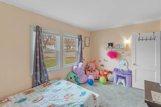 $189,000 | 957 Macarthur Drive, Manitowoc, WI 54220