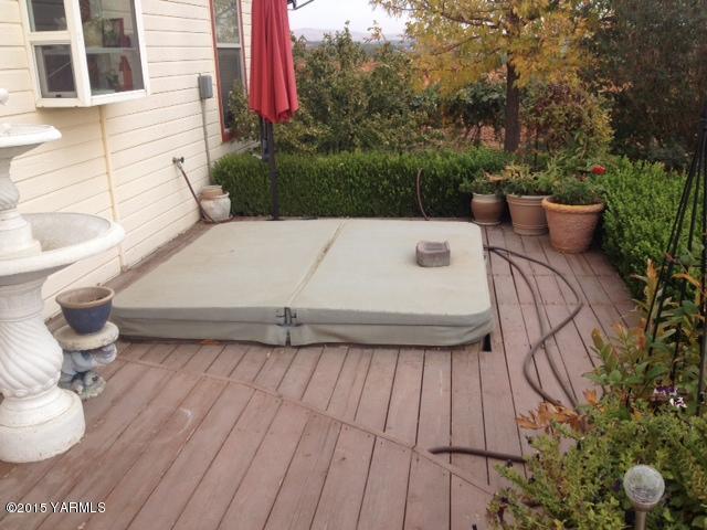 507 Ballard Road Zillah, WA 98953 - Photo 3 of 11 a view of outdoor space and yard