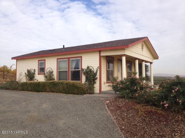 507 Ballard Road Zillah, WA 98953 - Photo 6 of 11 a front view of house with yard and trees around