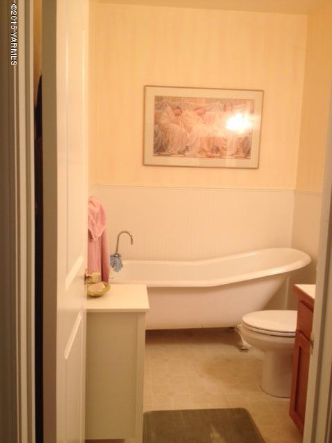 507 Ballard Road Zillah, WA 98953 - Photo 10 of 11 a bathroom with a toilet and a sink