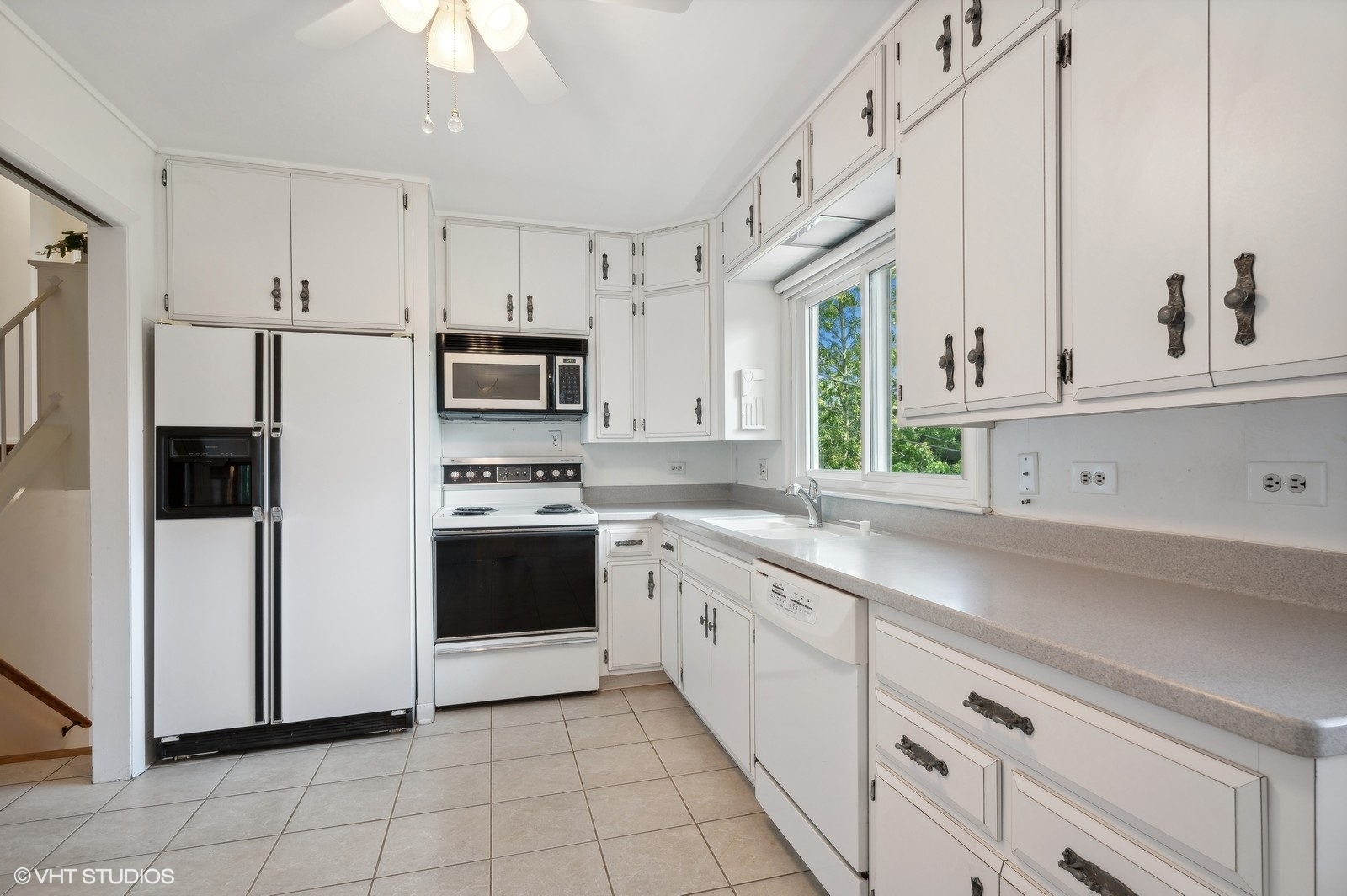 1655 Pear Tree Road Deerfield, IL 60015 - Photo 4 of 17 Gallery Image 4
