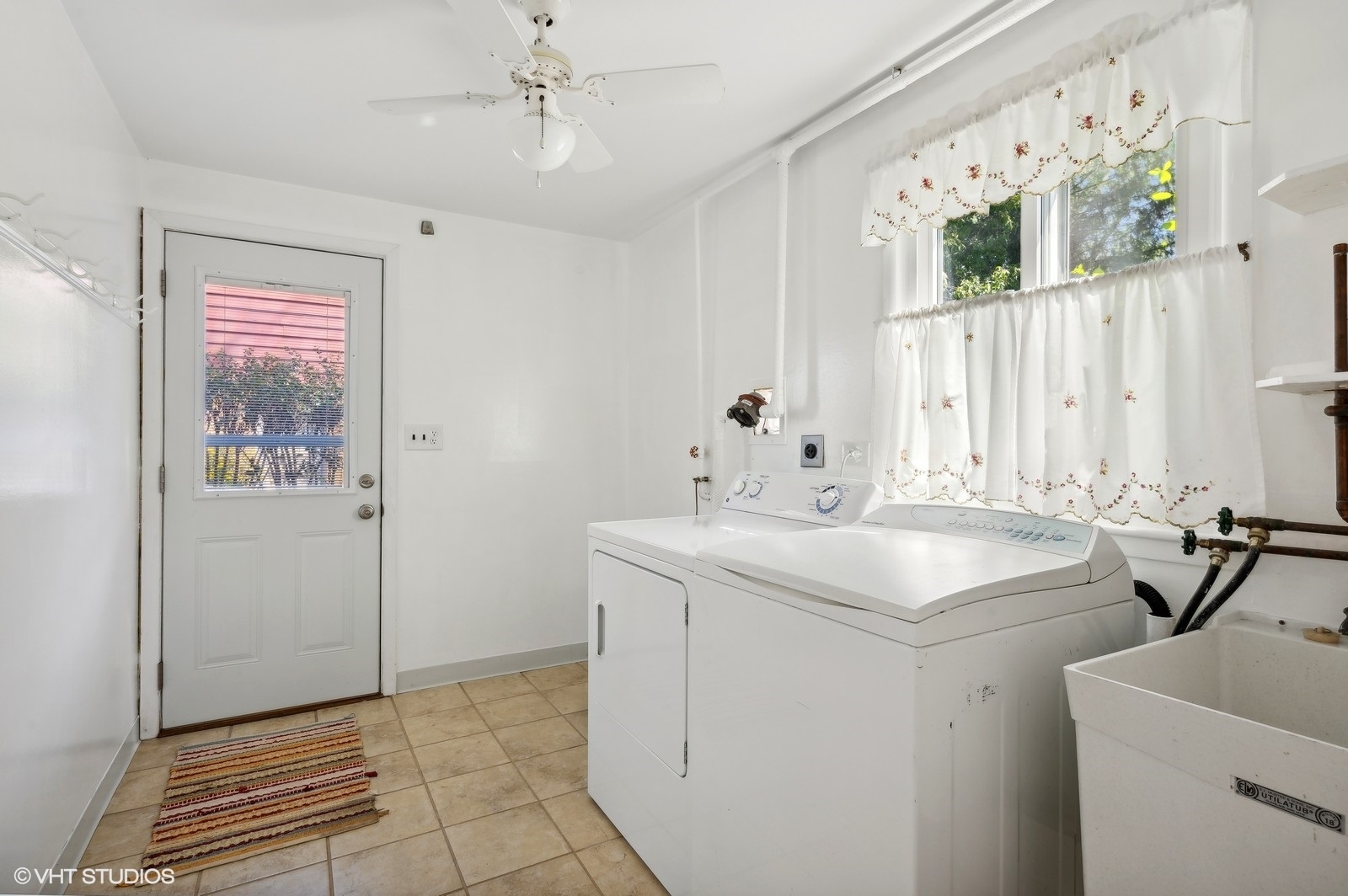 1655 Pear Tree Road Deerfield, IL 60015 - Photo 9 of 17 Gallery Image 9