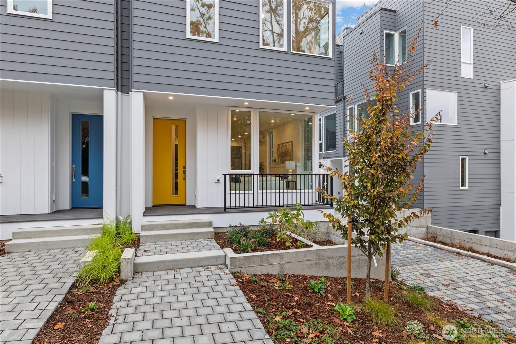 2009 South Norman Street, Unit B Seattle, WA 98144 - Photo 4 of 27 a front view of a house