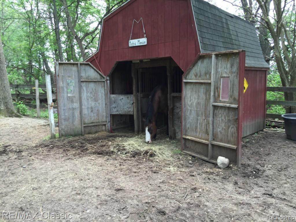 1461 Middle Road Highland, MI 48357 - Photo 33 of 44 1461 Horse Barn with separate pasture.jpg