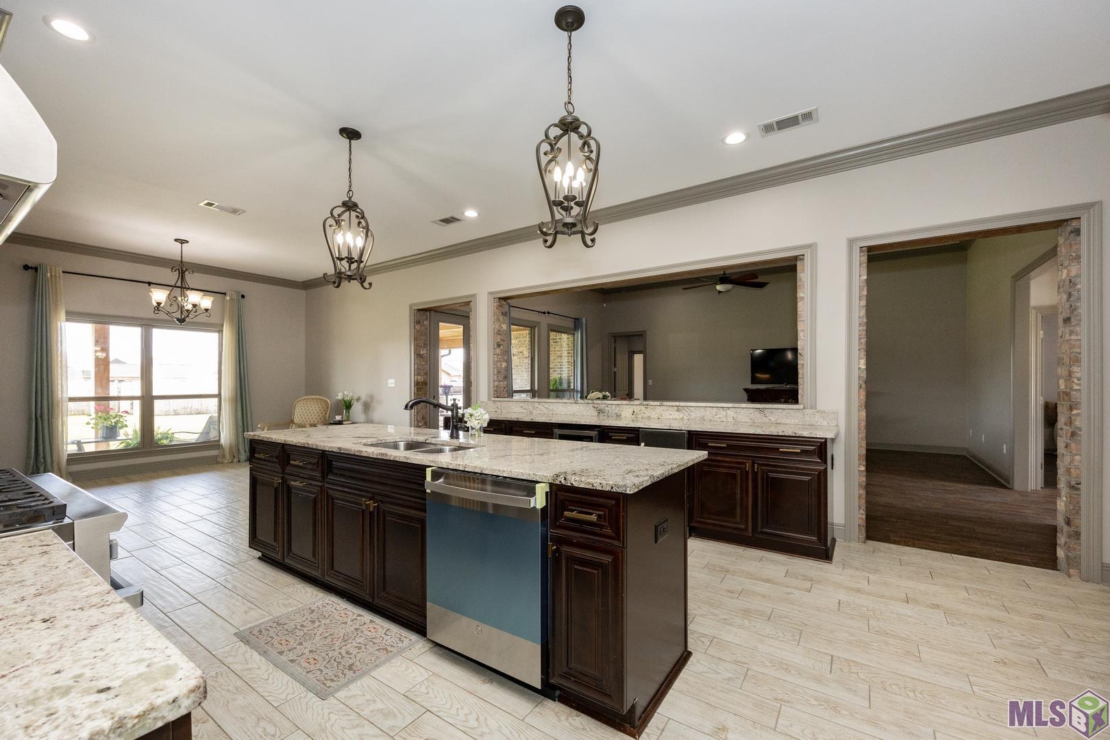2037 Antonio Road Port Allen, LA 70767 - Photo 7 of 24 Gallery Image 7