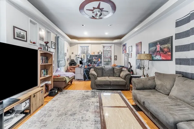 $310,000 | 131 North Gifford Street, Elgin, IL 60120