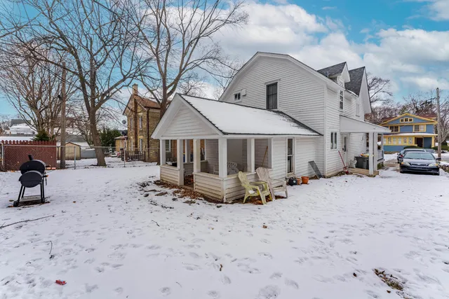 $310,000 | 131 North Gifford Street, Elgin, IL 60120