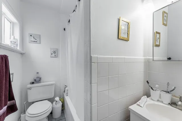 $310,000 | 131 North Gifford Street, Elgin, IL 60120