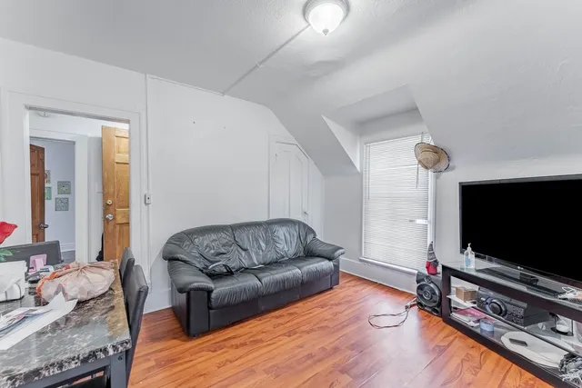 $310,000 | 131 North Gifford Street, Elgin, IL 60120