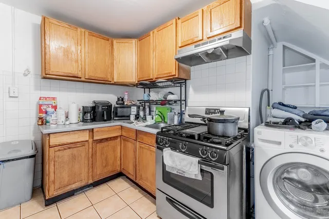 $310,000 | 131 North Gifford Street, Elgin, IL 60120