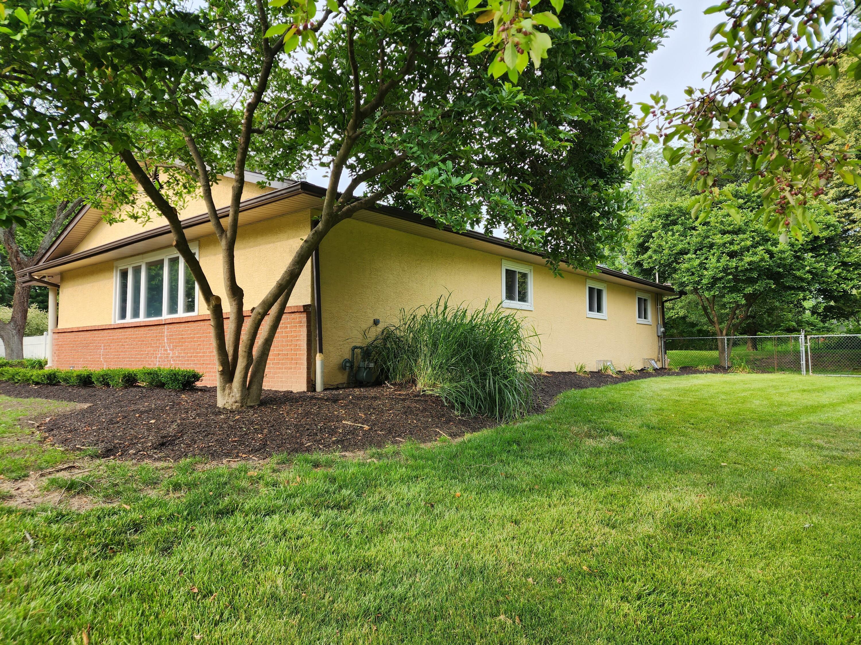 1092 Plum Ridge Columbus, OH 43213 - Photo 5 of 53 R1 (5)