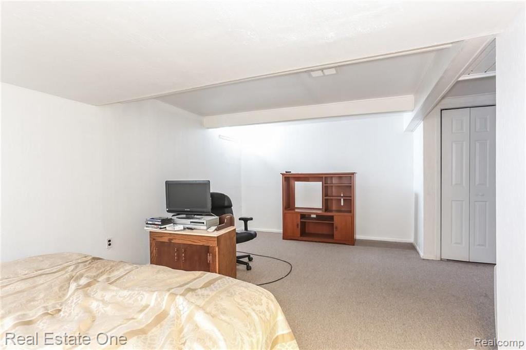 637 Oakbrook West, Unit 20 Rochester Hills, MI 48307 - Photo 19 of 24