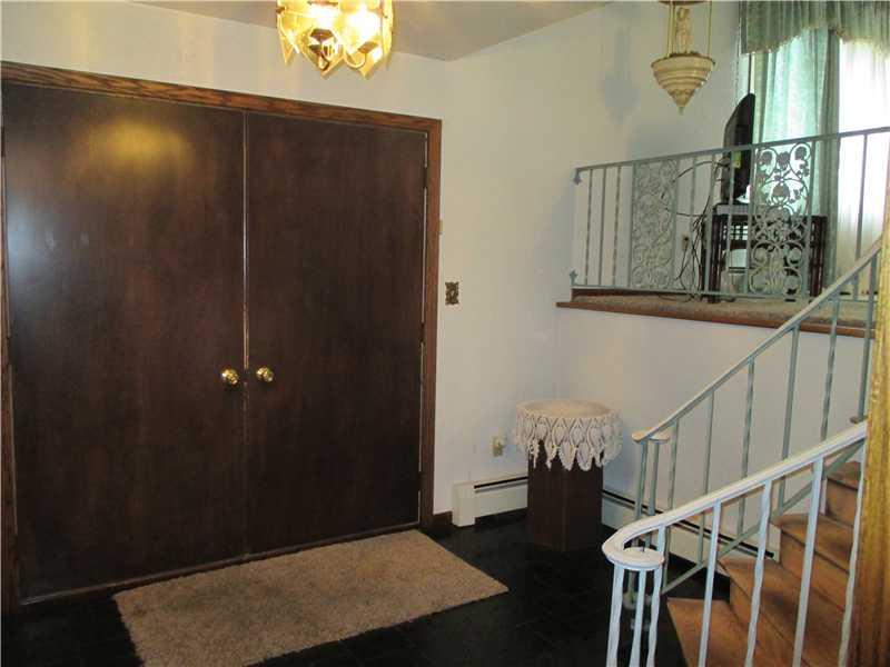 604 Mohawk School Road Edinburg, PA 16116 - Photo 3 of 24 Entry/Foyer.