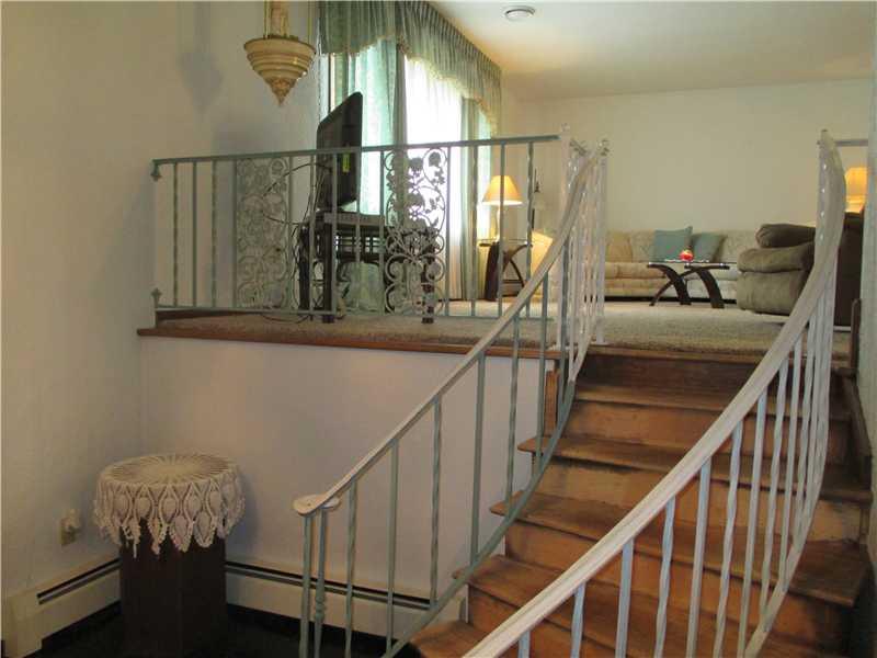 604 Mohawk School Road Edinburg, PA 16116 - Photo 4 of 24 Entry/Foyer.