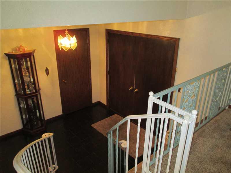 604 Mohawk School Road Edinburg, PA 16116 - Photo 5 of 24 Entry/Foyer.
