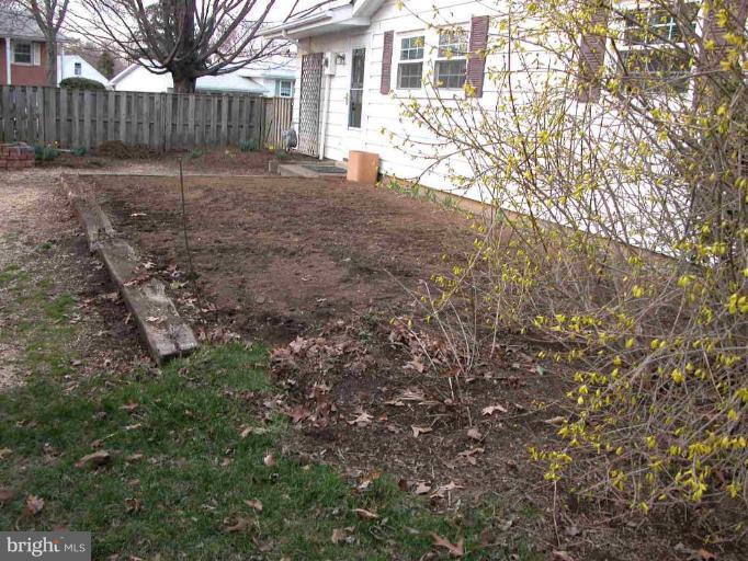 200 East Tazewell Road Sterling, VA 20164 - Photo 16 of 22 Garden