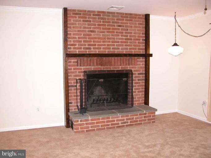 200 East Tazewell Road Sterling, VA 20164 - Photo 19 of 22 Living Room