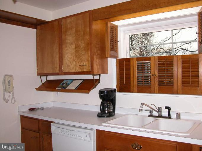 200 East Tazewell Road Sterling, VA 20164 - Photo 8 of 22 Kitchen #2