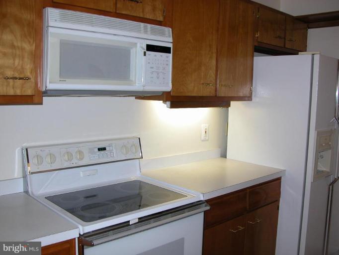 200 East Tazewell Road Sterling, VA 20164 - Photo 9 of 22 Kitchen #3