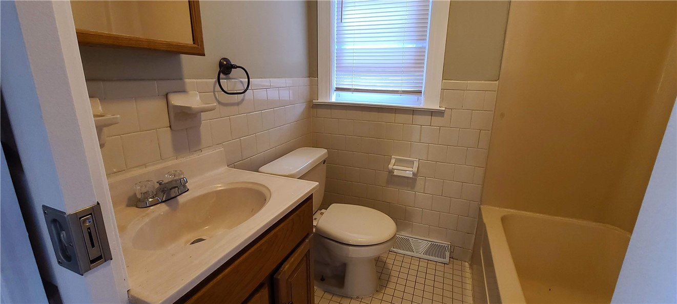 68 Merle Street Warwick, RI 02889 - Photo 6 of 19 Gallery Image 6