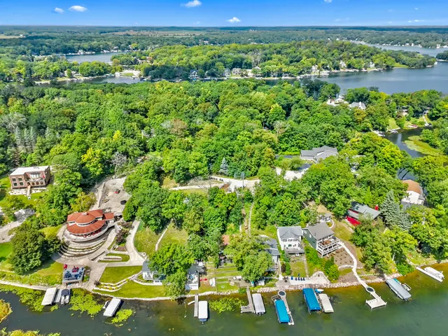 $948,700 | W5495 Rocky Road, La Grange, WI 53121