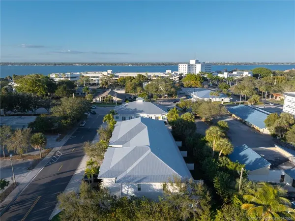 $633,999 | 411 Southeast High School Avenue, Stuart, FL 34994