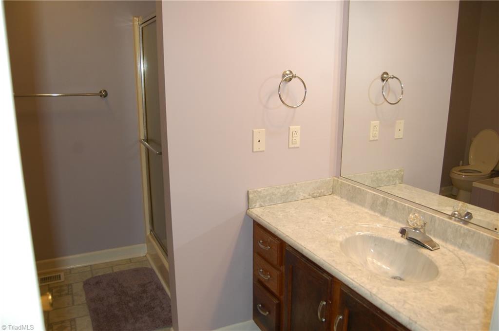 250 Hicks Road Lexington, NC 27295 - Photo 14 of 34 Primary bath