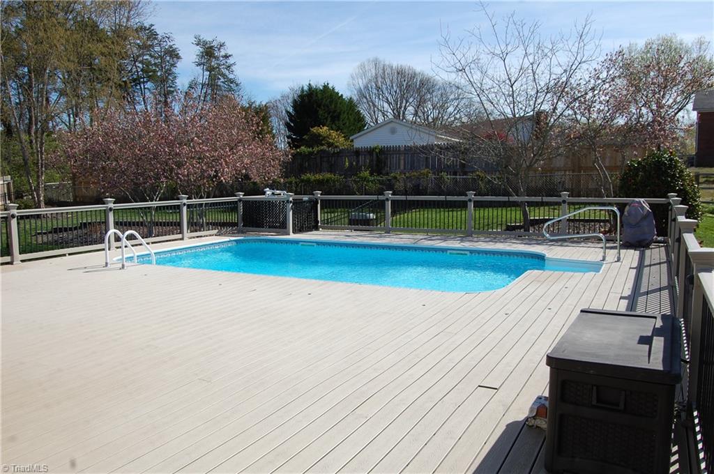 250 Hicks Road Lexington, NC 27295 - Photo 23 of 34 Large deck and pool