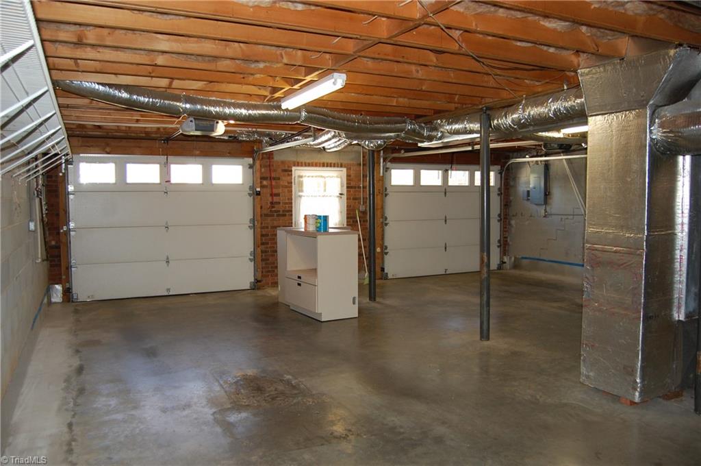 250 Hicks Road Lexington, NC 27295 - Photo 27 of 34 Basement garage
