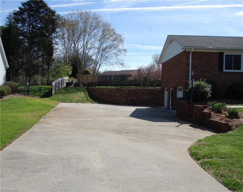 250 Hicks Road Lexington, NC 27295 - Photo 29 of 34 Large parking area