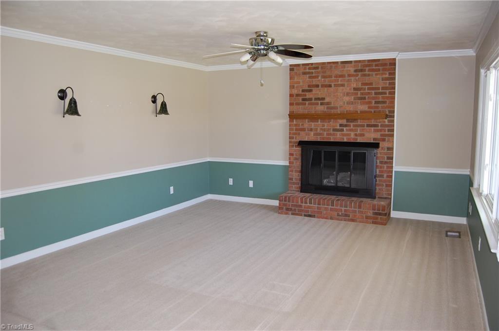 250 Hicks Road Lexington, NC 27295 - Photo 3 of 34 Living Room