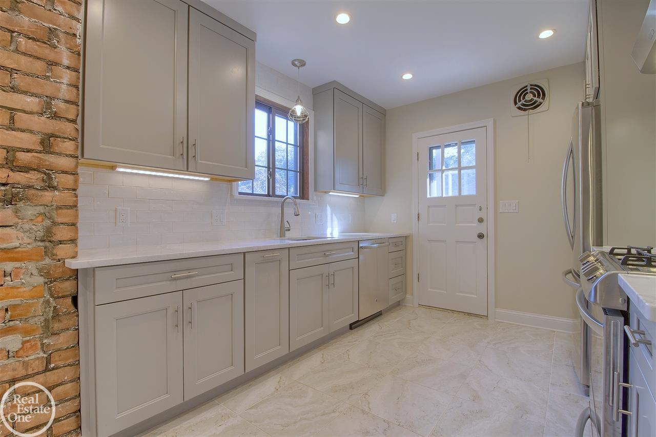 1170 Harvard Road Grosse Pointe Park, MI 48230 - Photo 2 of 30