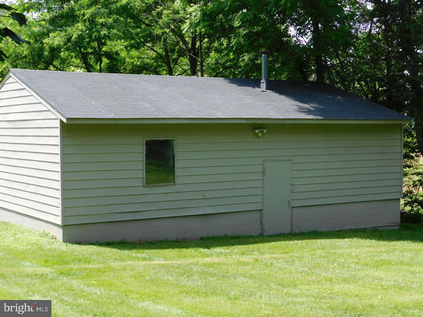 27512 Ridge Road Damascus, MD 20872 - Photo 2 of 17 LARGE WORKSHOP/DETACHED GARAGE WITH ELECTRIC