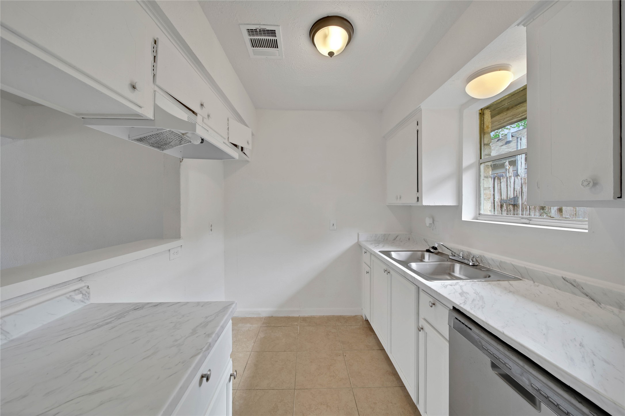 10006 Neuens Road, Unit 1 Houston, TX 77080 - Photo 6 of 18 Gallery Image 6