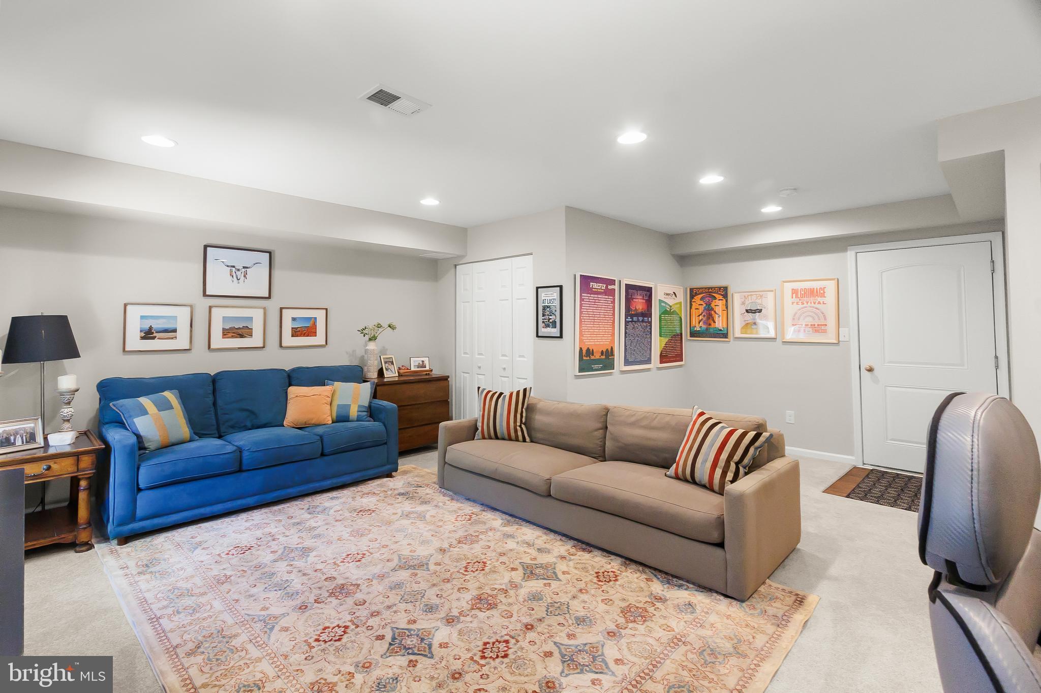527 Jacobsen Drive Newark, DE 19702 - Photo 45 of 60 a living room with furniture and a couch