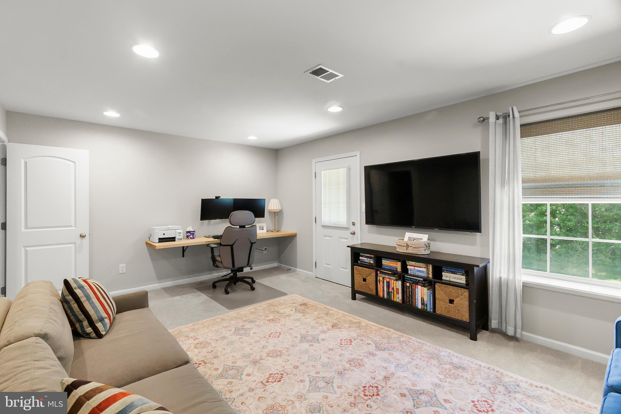 527 Jacobsen Drive Newark, DE 19702 - Photo 47 of 60 a living room with furniture and a flat screen tv