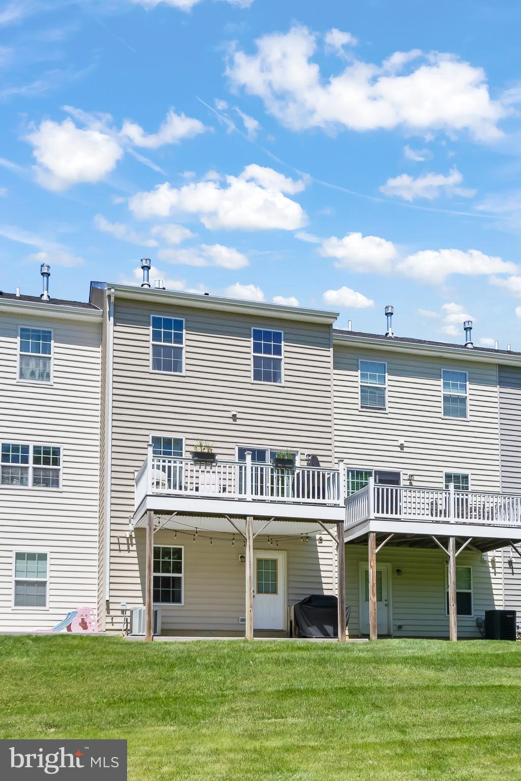 527 Jacobsen Drive Newark, DE 19702 - Photo 55 of 60 a view of a house with a swimming pool