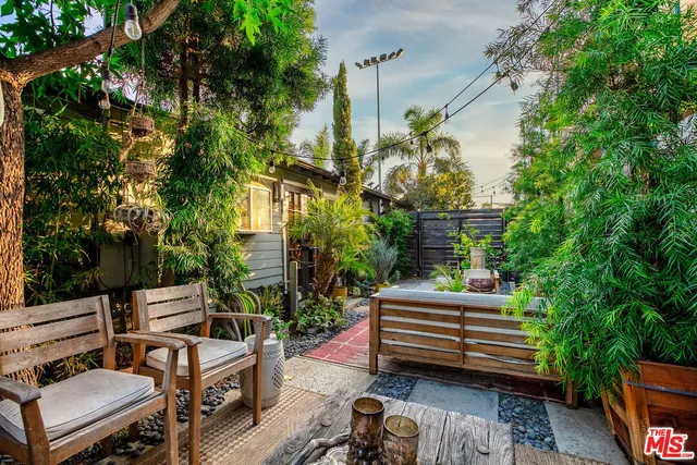 $2,199,999 | 1016 Oakwood Avenue, Venice, CA 90291