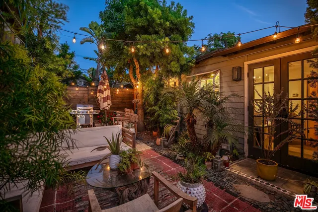 $2,199,999 | 1016 Oakwood Avenue, Venice, CA 90291