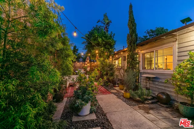 $2,199,999 | 1016 Oakwood Avenue, Venice, CA 90291