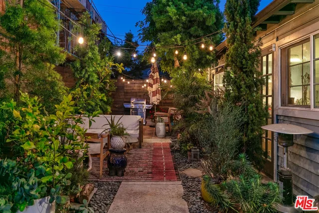 $2,199,999 | 1016 Oakwood Avenue, Venice, CA 90291