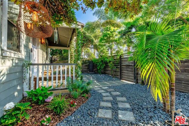 $2,199,999 | 1016 Oakwood Avenue, Venice, CA 90291