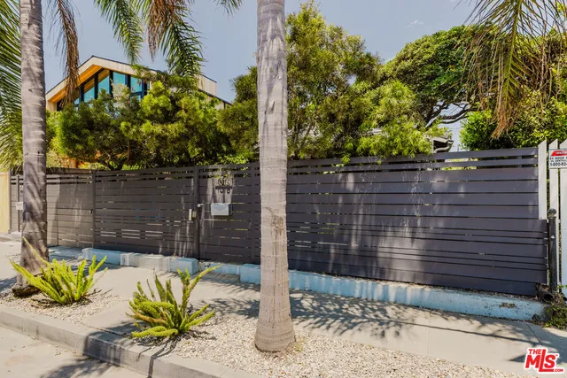 $2,199,999 | 1016 Oakwood Avenue, Venice, CA 90291