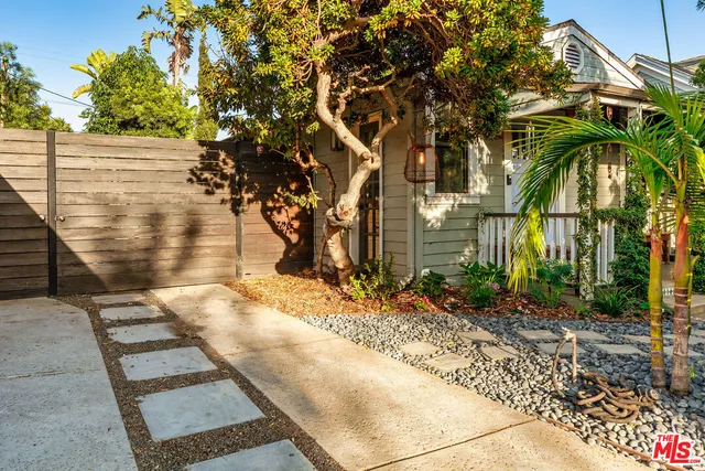 $2,199,999 | 1016 Oakwood Avenue, Venice, CA 90291